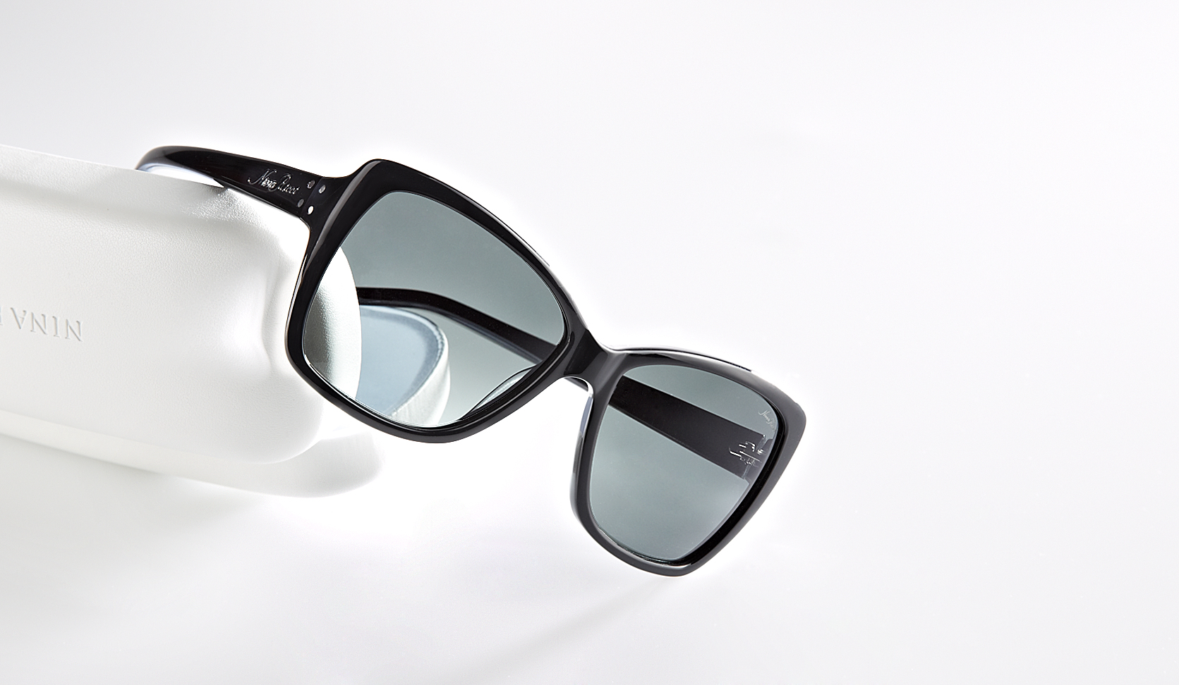 130520_Nina-Ricci-Sunglasses10129912_0603_A1